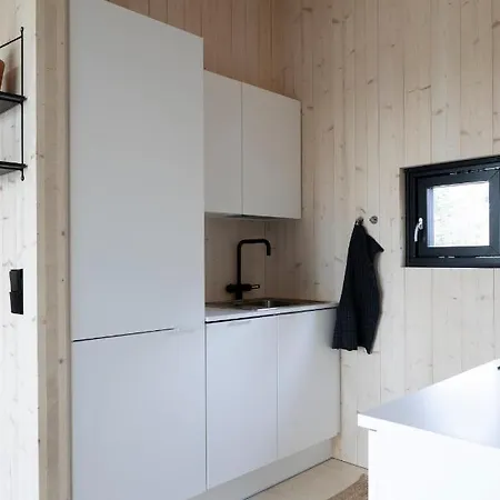 Peaceful Scandinavian Tiny House Near Airport Apartamento